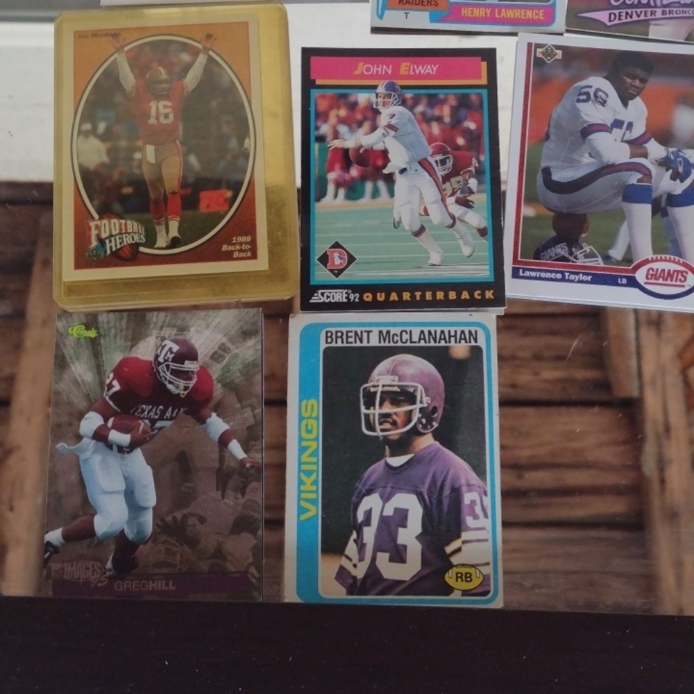 Brett Favre Rookie &Assorted Football Trading Cards Collection - Picture 5 of 6